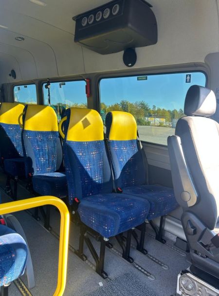 Versleten busstoelen voor de vervanging